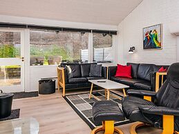 6 Person Holiday Home in Aabenraa-by Traum