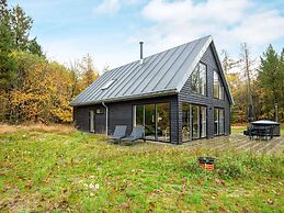 6 Person Holiday Home in Hovborg