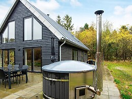 6 Person Holiday Home in Hovborg