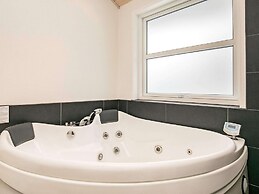 Luxurious Spa Retreat in Blokhus-by Traum