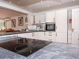 9 Person Holiday Home in Hojer