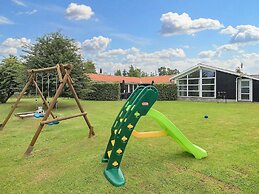 14 Person Holiday Home in Vaeggerlose