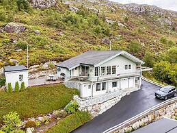 10 Person Holiday Home in Kalvag