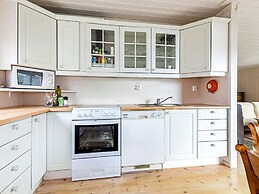 10 Person Holiday Home in Kalvag-by Traum