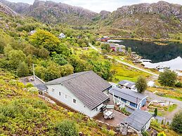 10 Person Holiday Home in Kalvag-by Traum