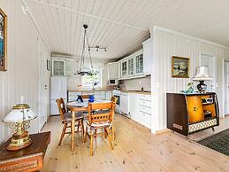 10 Person Holiday Home in Kalvag-by Traum