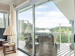 10 Person Holiday Home in Kalvag-by Traum