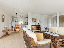 10 Person Holiday Home in Kalvag-by Traum