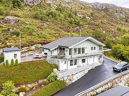 10 Person Holiday Home in Kalvag-by Traum