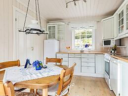 10 Person Holiday Home in Kalvag-by Traum