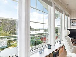 10 Person Holiday Home in Kalvag-by Traum