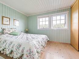 10 Person Holiday Home in Kalvag-by Traum