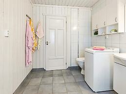 10 Person Holiday Home in Kalvag-by Traum