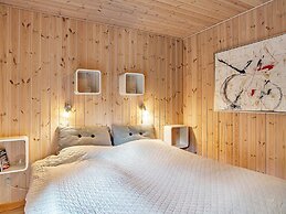 6 Person Holiday Home in Vaeggerlose