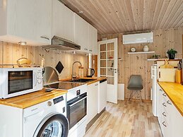 6 Person Holiday Home in Vaeggerlose