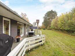 6 Person Holiday Home in Vaeggerlose