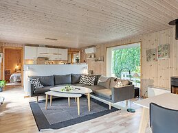6 Person Holiday Home in Vaeggerlose