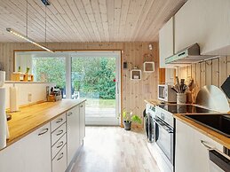 6 Person Holiday Home in Vaeggerlose