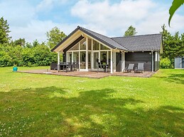 6 Person Holiday Home in Oksbol