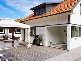 6 Person Holiday Home in Stromstad