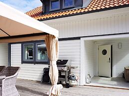 6 Person Holiday Home in Stromstad