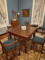 Oaklawn Inn LLC