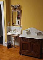 Oaklawn Inn LLC