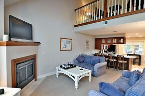 Unit 207 2 Bdrm/ 2 Ba 2 Bedroom Condo by RedAwning