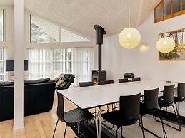 10 Person Holiday Home in Vaeggerlose