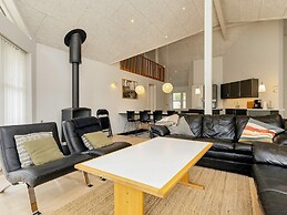 10 Person Holiday Home in Vaeggerlose