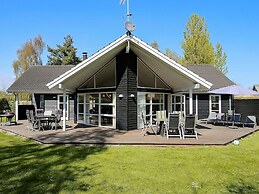 10 Person Holiday Home in Vaeggerlose