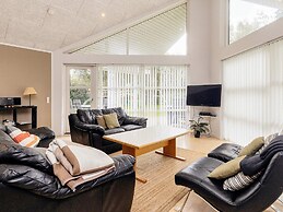 10 Person Holiday Home in Vaeggerlose