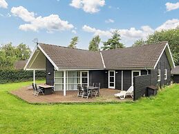 10 Person Holiday Home in Vaeggerlose