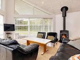 10 Person Holiday Home in Vaeggerlose