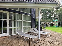 10 Person Holiday Home in Vaeggerlose