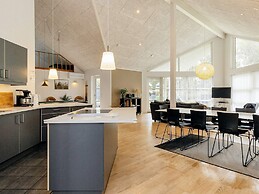 10 Person Holiday Home in Vaeggerlose