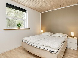 10 Person Holiday Home in Vaeggerlose