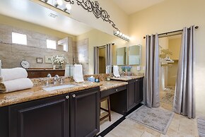 Casa Hideaway 3 Bedroom Home by Redawning