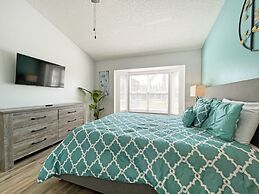 Lakeside Sunset 3 Bedroom by RedAwning