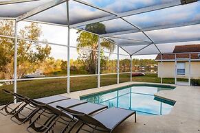 Lakeside Sunset 3 Bedroom by RedAwning