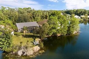 Lakeside Sunset 3 Bedroom by RedAwning