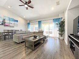 Lakeside Sunset 3 Bedroom by RedAwning