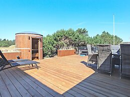 6 Person Holiday Home in Blavand