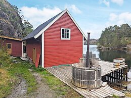 6 Person Holiday Home in Hardbakke