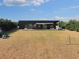 10 Person Holiday Home in Vaeggerlose