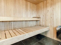 10 Person Holiday Home in Vaeggerlose