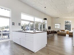 10 Person Holiday Home in Vaeggerlose