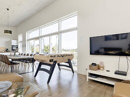 10 Person Holiday Home in Vaeggerlose