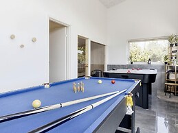 10 Person Holiday Home in Vaeggerlose