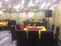 HOTEL CROWN